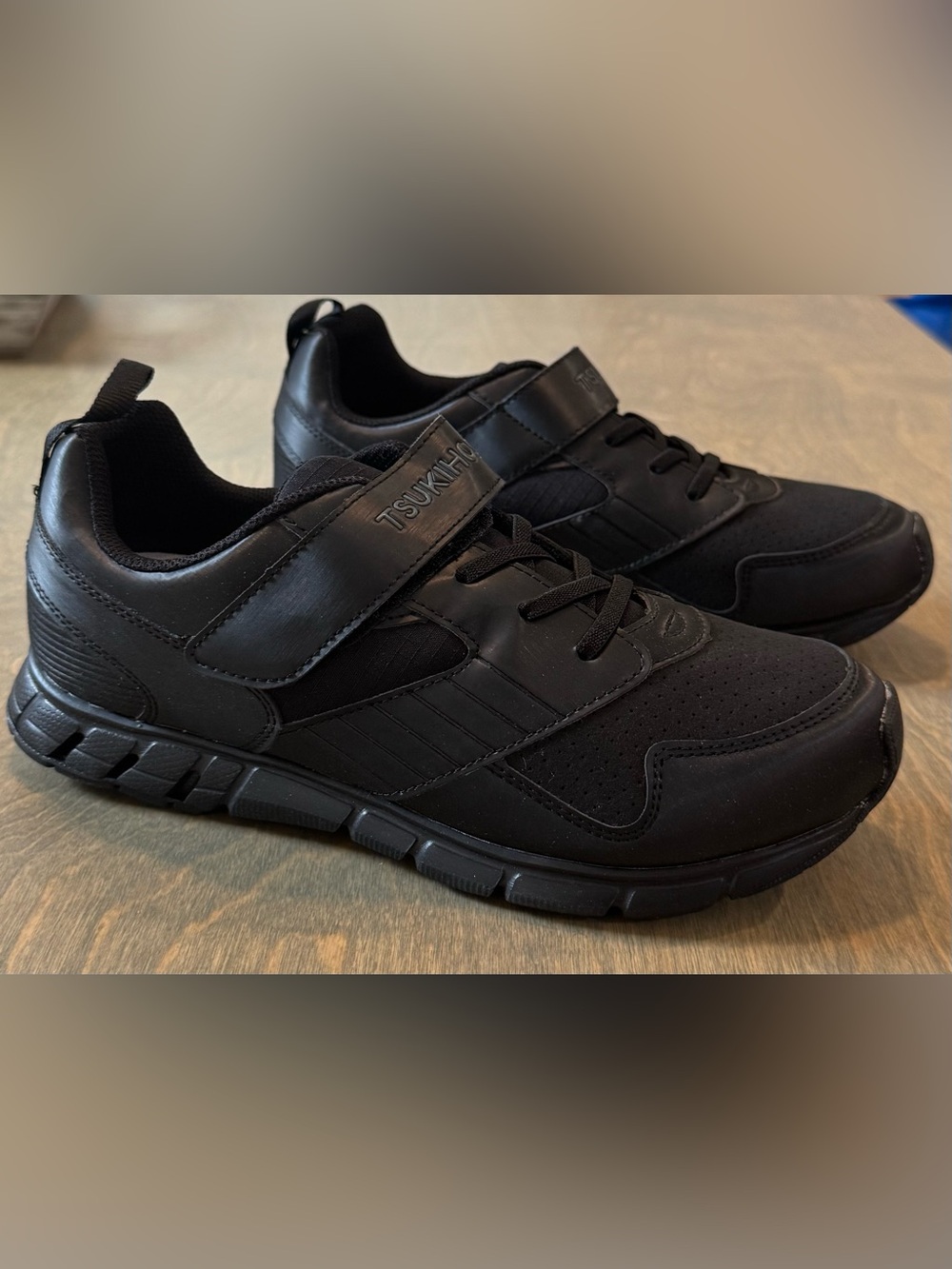 Tsukihoshi Boy’s Black/Black Sneaker, sz 5.5Y